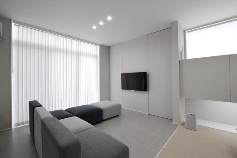 シンプルと無機質を追及したスタイリッシュ空間 ステーツ