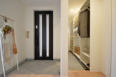 シューズクロークのある玄関の間取り｜実例とアイデアを紹介！