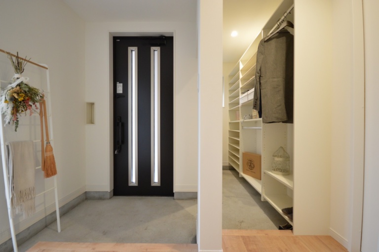 シューズクロークのある玄関の間取り｜実例とアイデアを紹介！