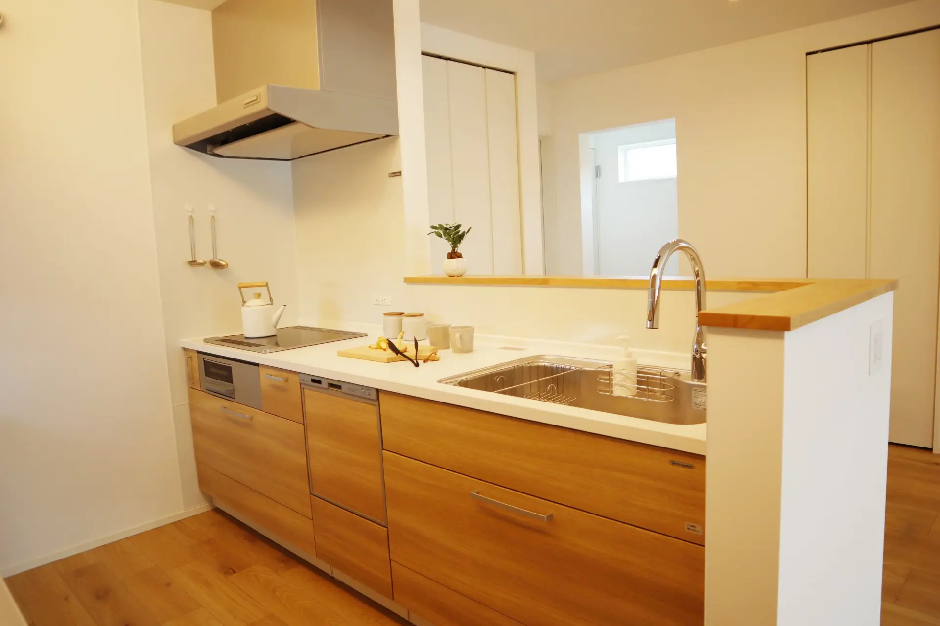 内観（システムキッチン）