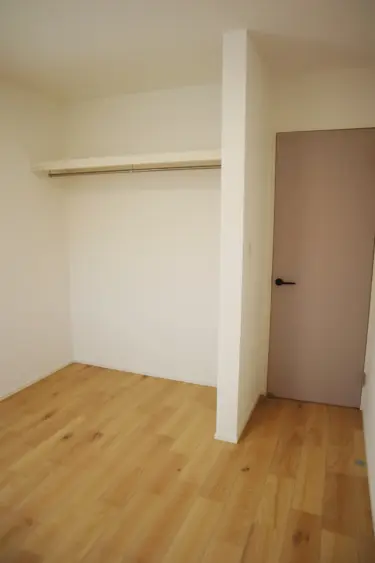 内観（洋室Cタイプ・収納、入口側）