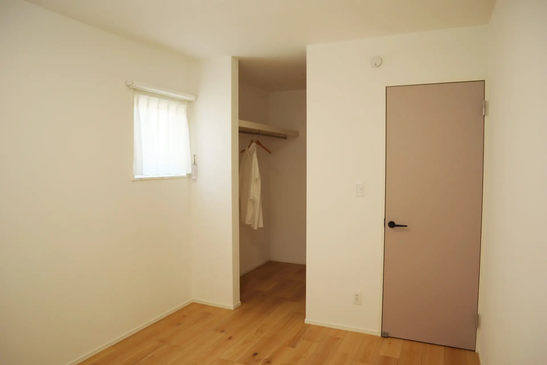 内観（寝室に隣接しているウォークインクローゼット）