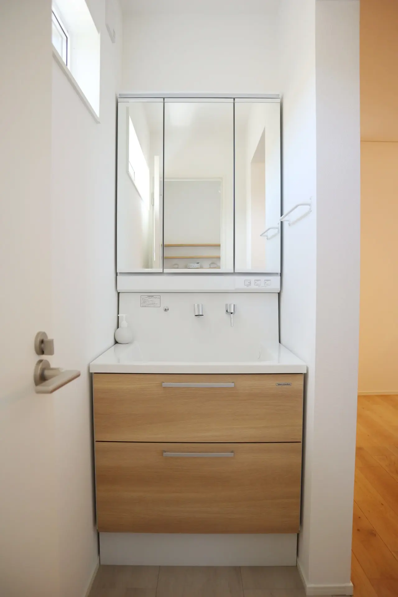 内観（洗面台）