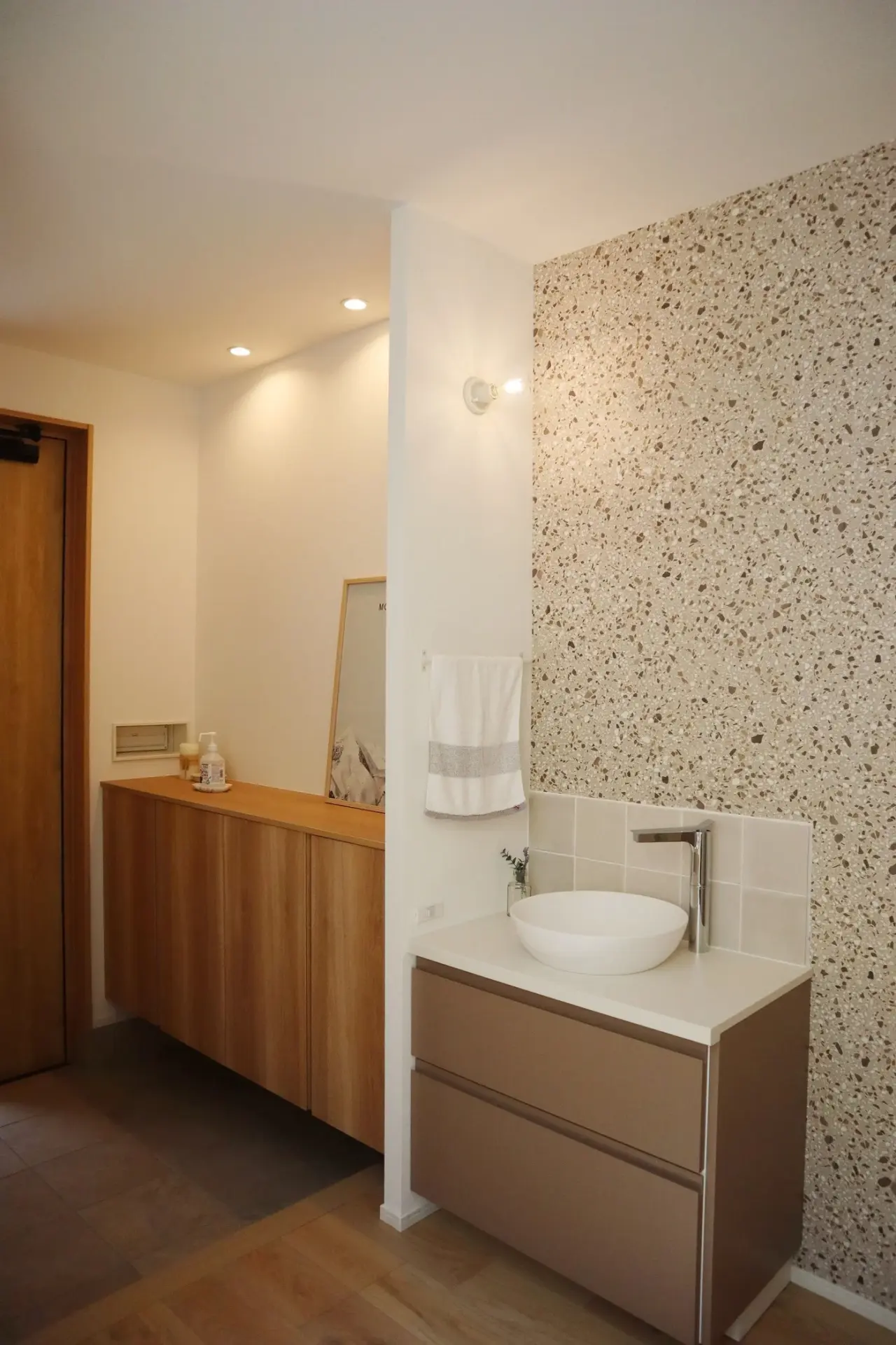 内観（玄関横の手洗い器）