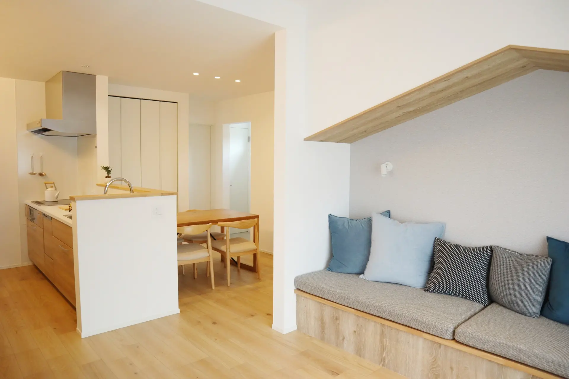 内観（ヌック・ダイニング）