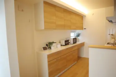 内観（食器棚）