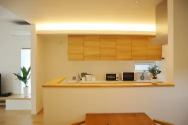 内観（キッチン上部・間接照明）