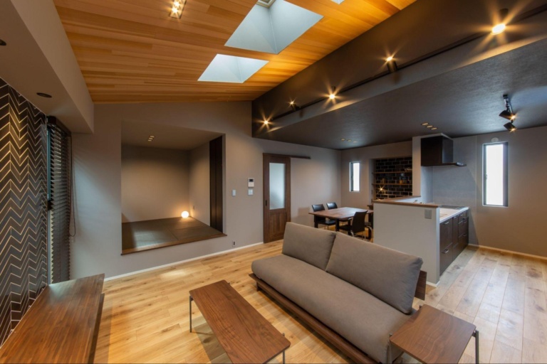 2階にリビングがある間取りとは？家族構成別のプラン、メリット・デメリット、施工事例3選を紹介！