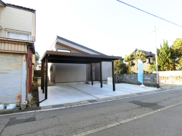 ■現地外観写真（前面道路より）