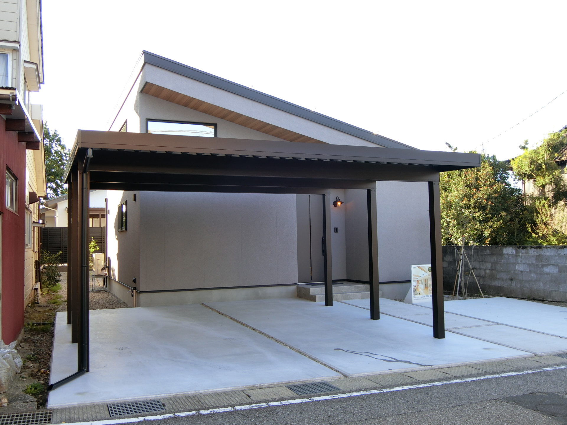 ■片流れ屋根がスタイリッシュな外観