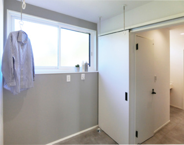 ■洗濯物が多い日も安心のサンルーム