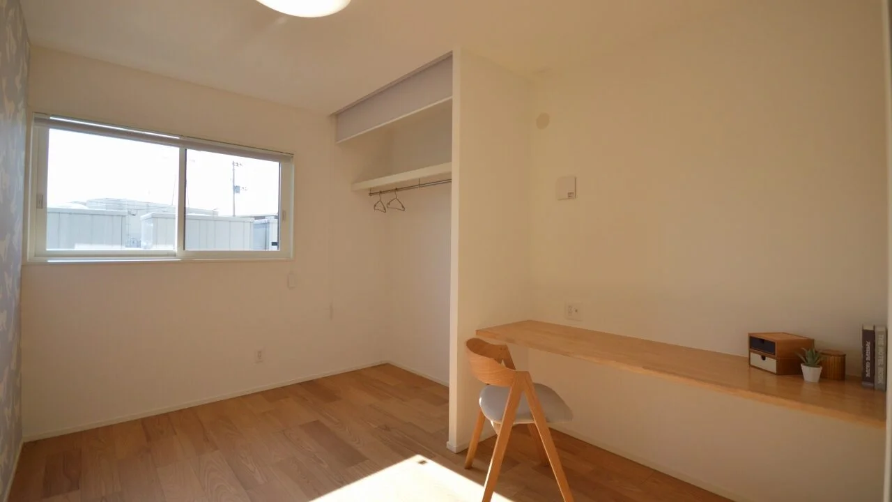 スタディカウンター備え付けの子供室。

カウンター寸法やお部屋の雰囲気の参考に。