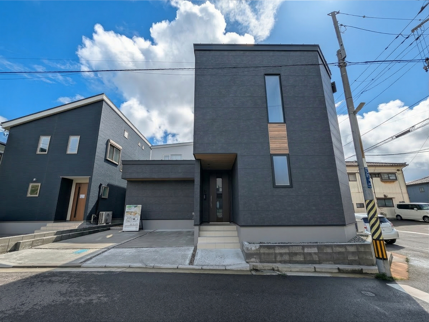 ■外観（正面）　
※北側から撮影しているため、実際より暗く見える場合があります。
（2026年3月14日撮影）