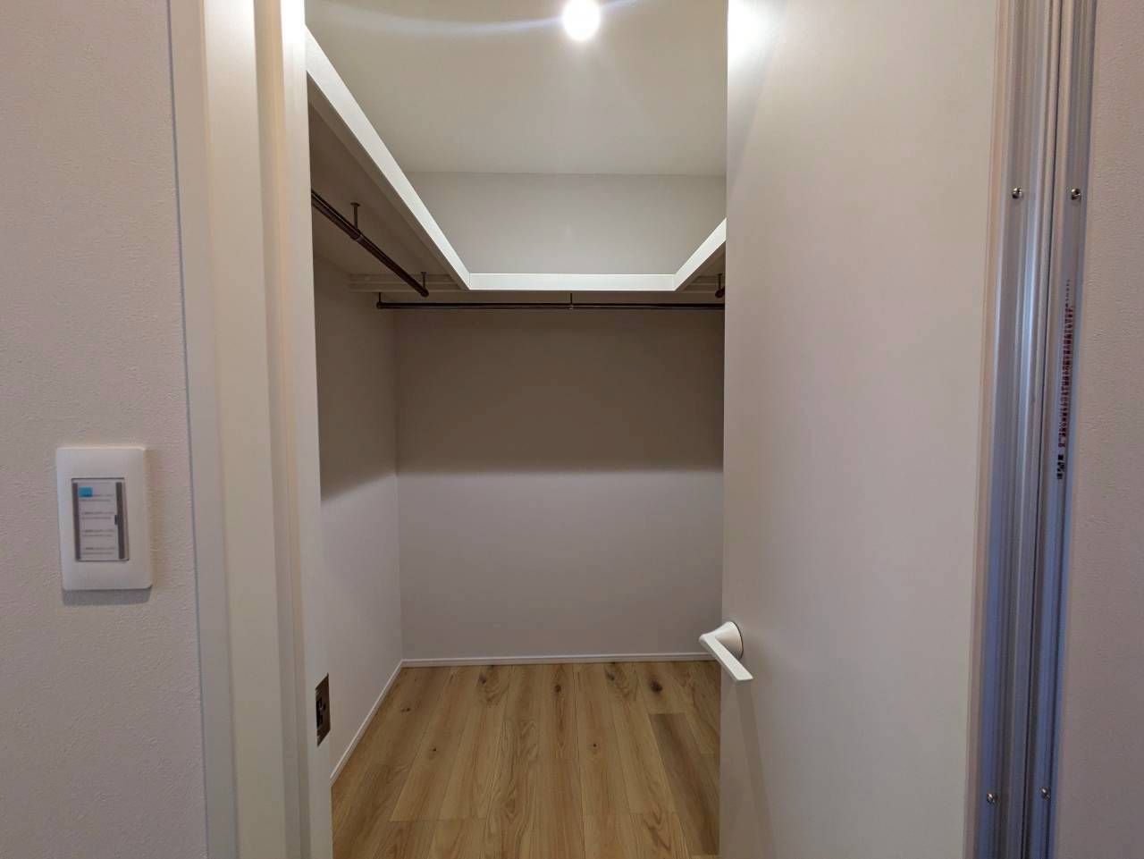 ■ウォークインクローゼット
＿家族でシェアできる１階ＷＩＣ（２帖）