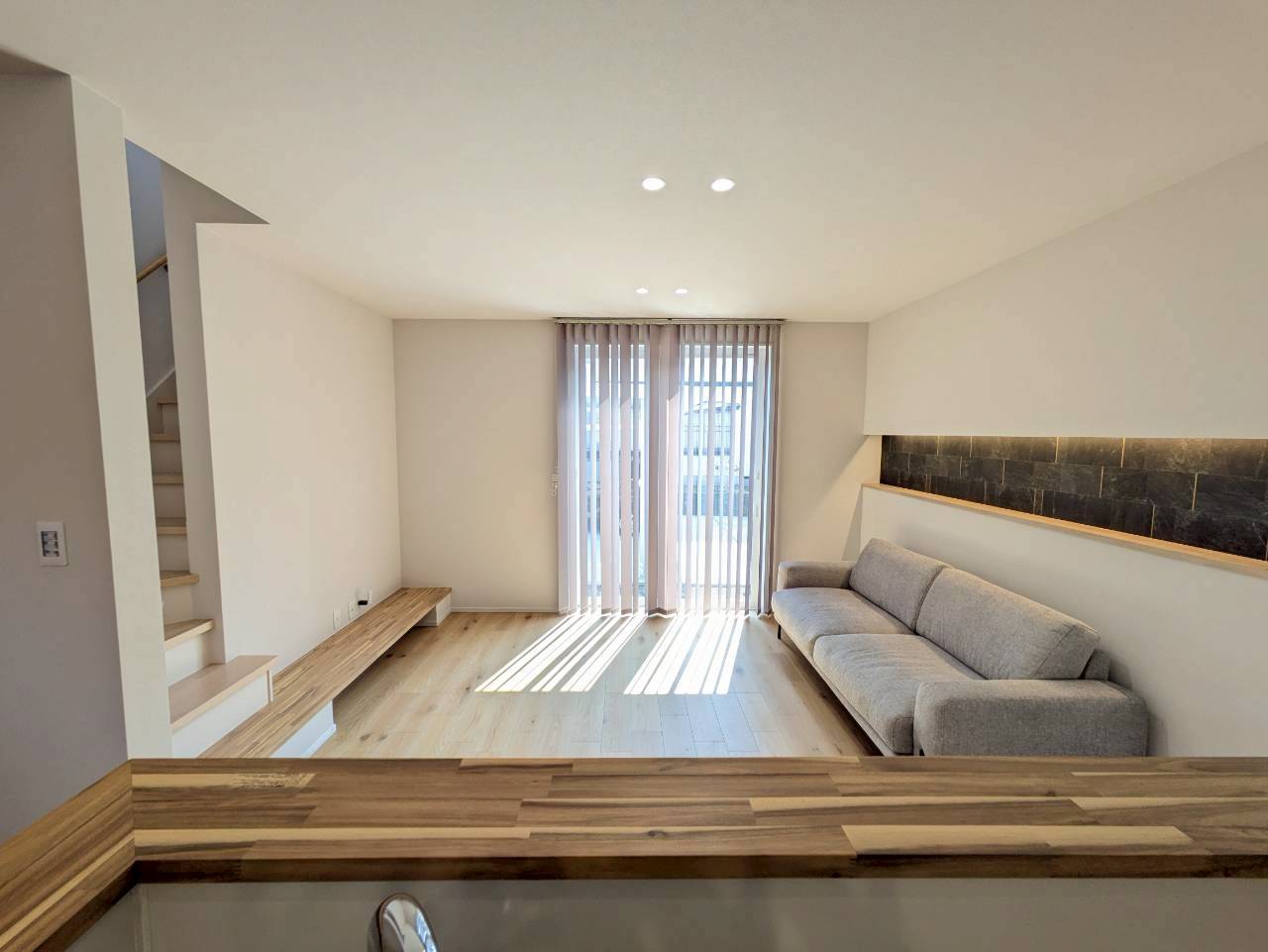 ■キッチンから見たリビング　
＿家族をやさしく見守れる設計