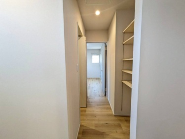 ■廊下　
＿１階寝室へと繋がる廊下・収納部分タイプのウォークインクローゼット