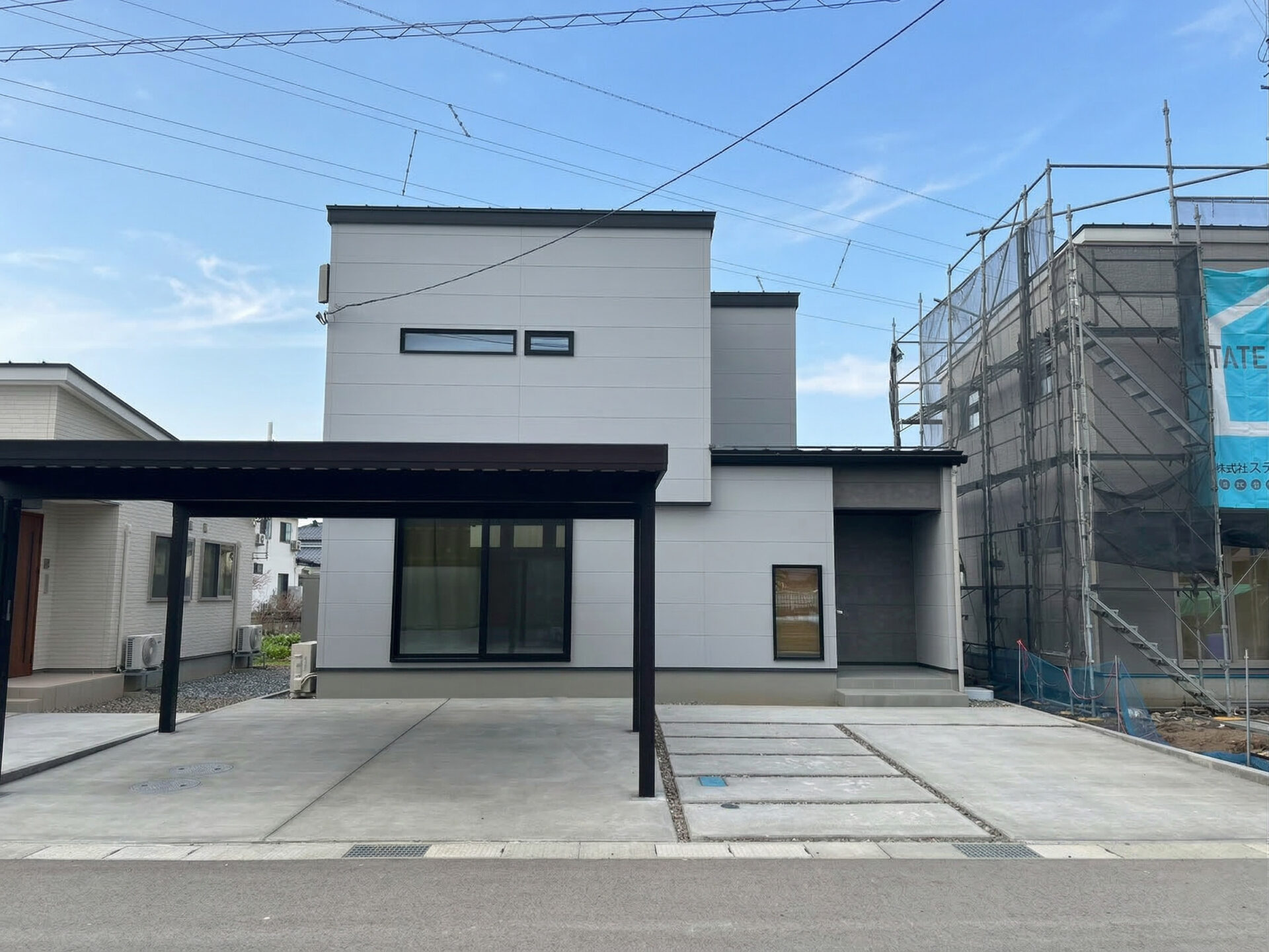 ■外観写真（正面）　