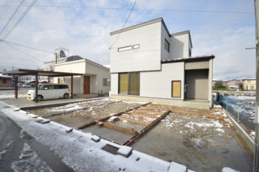 ■外観写真（南東側）　
※撮影画像は外構工事前になります。