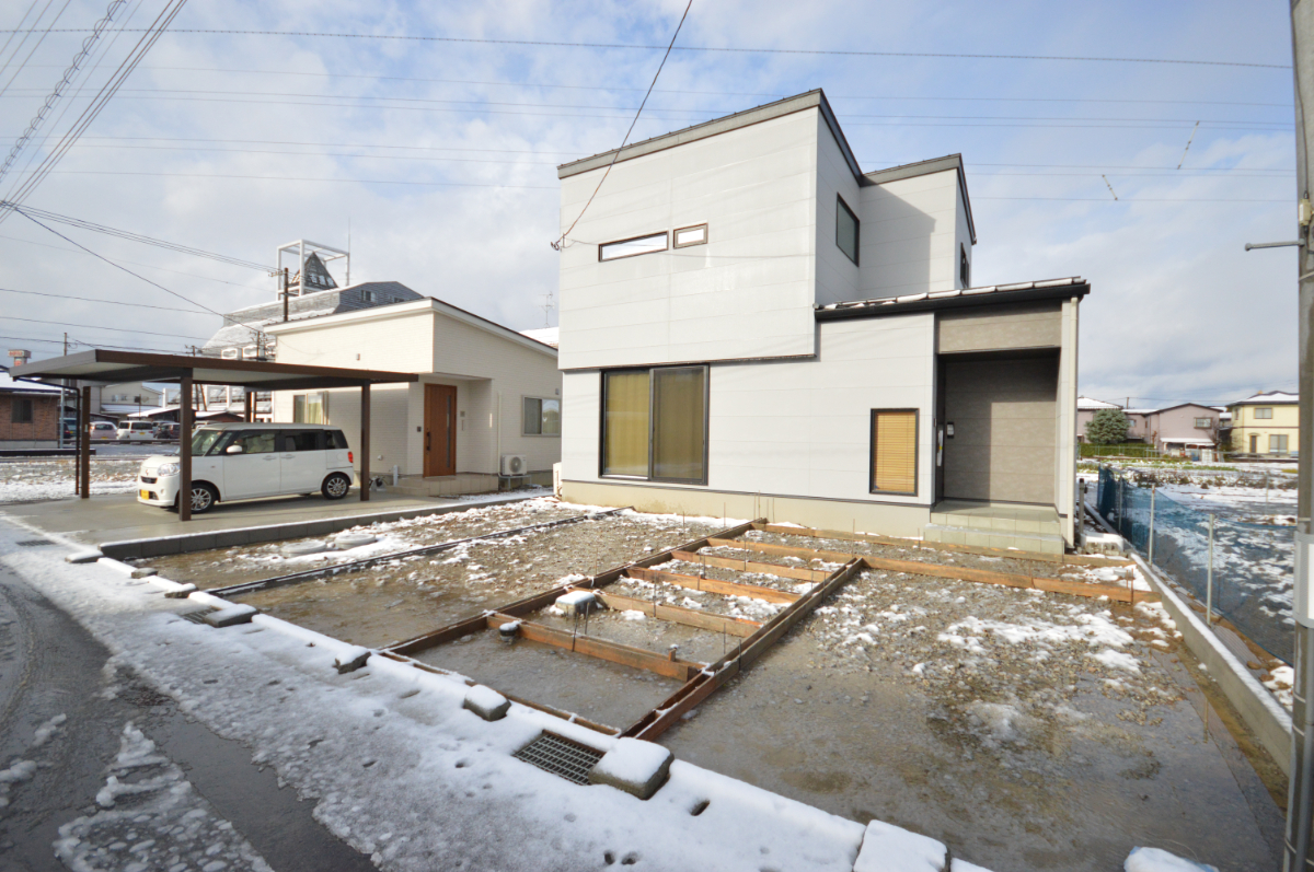 ■外観写真（南東側）　
※撮影画像は外構工事前になります。