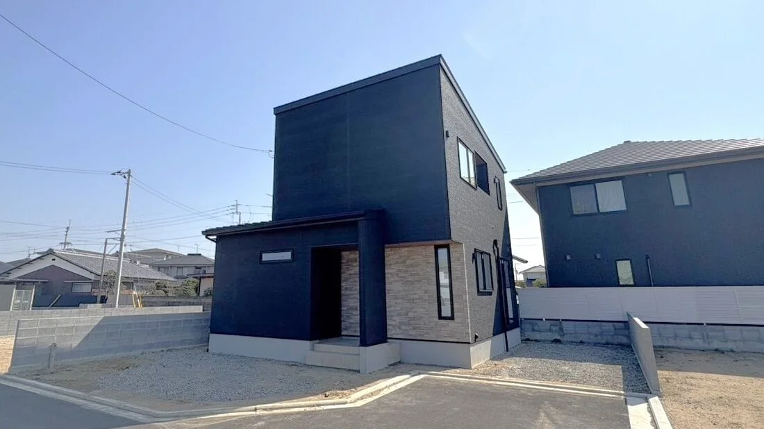 【モデルハウス見学会】モノトーンの落ち着いた雰囲気のお家（松前町筒井展示場）