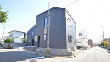 約２８坪！Ｌ字型に設計した３ＬＤＫのデザイン住宅（西区小針４丁目）