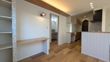 ダイニング・キッチン－
キッチンと横並びのダイニングは配膳がしやすく、お子様もお手伝いがしやすい人気のレイアウト。