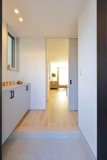 ■玄関（ホール側）