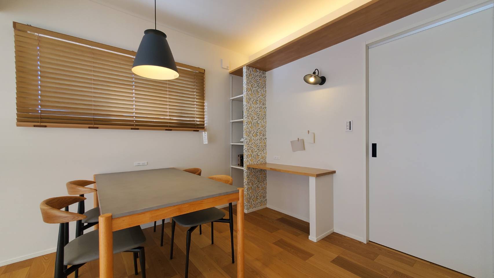 ■ダイニング・スタディコーナー
キッチンと横並びのダイニングは配膳がしやすく、お子様もお手伝いがしやすい人気のレイアウト。