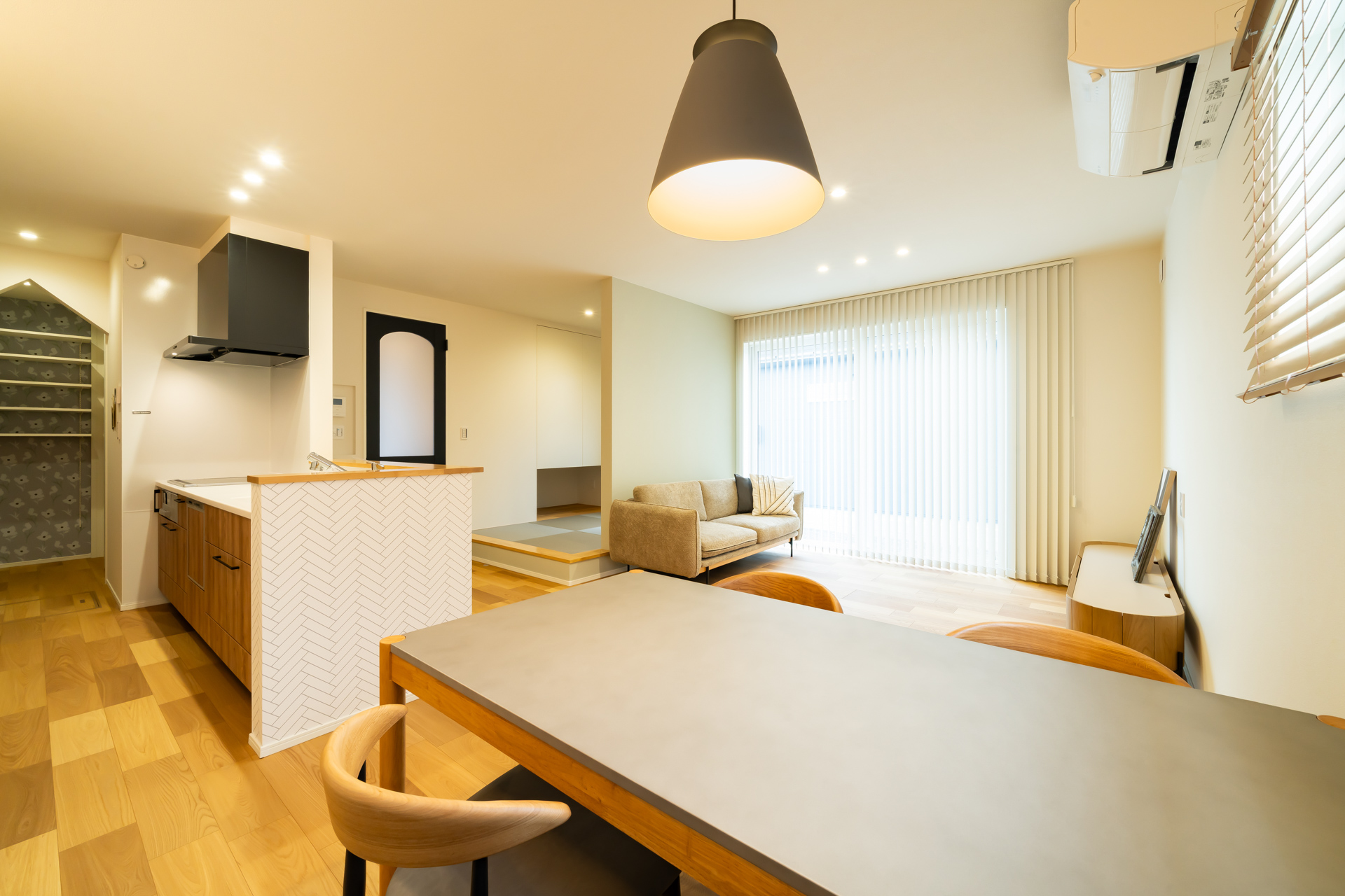 ■ダイニングから見たＬＤＫ