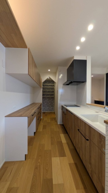 キッチン－
キッチンで作業しながらお子様を見守れる安心設計