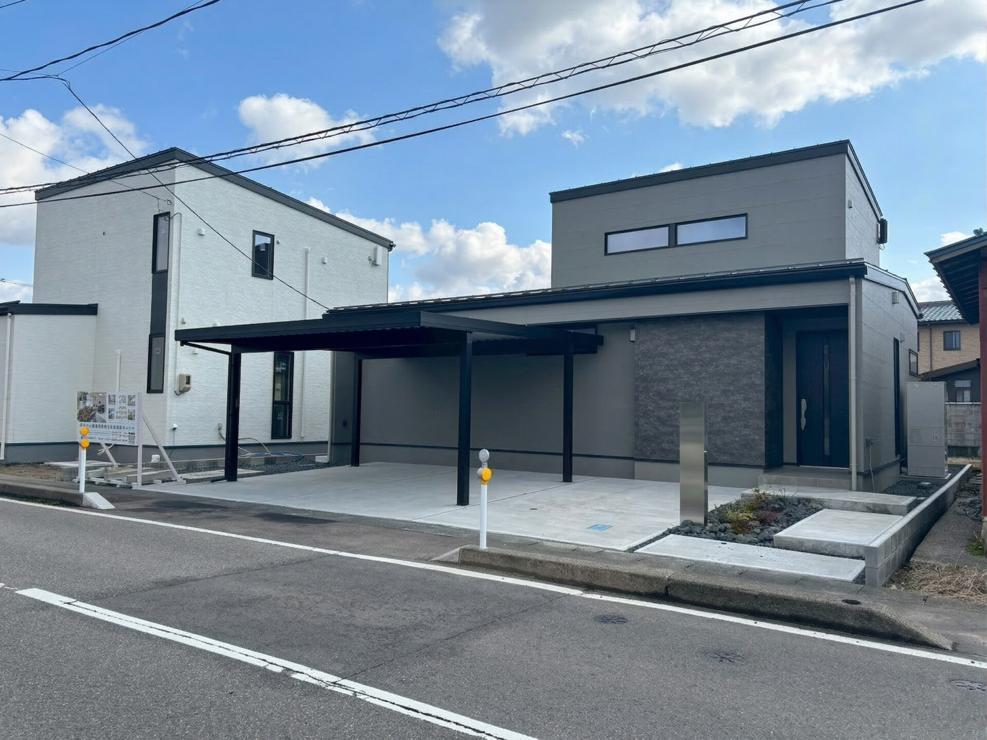 ■現地外観写真（北西側）
※北向きのため写真が少し暗めに写っており、実際の雰囲気とは印象が異なる場合がございます。