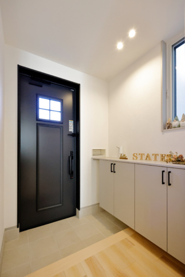 ■玄関（ドア側）