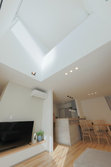 ■吹き抜けのあるリビング