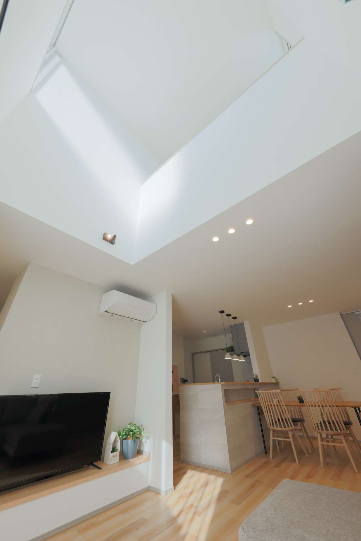 ■吹き抜けのあるリビング