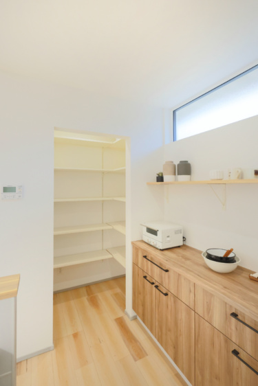 ■たっぷり大容量！パントリー