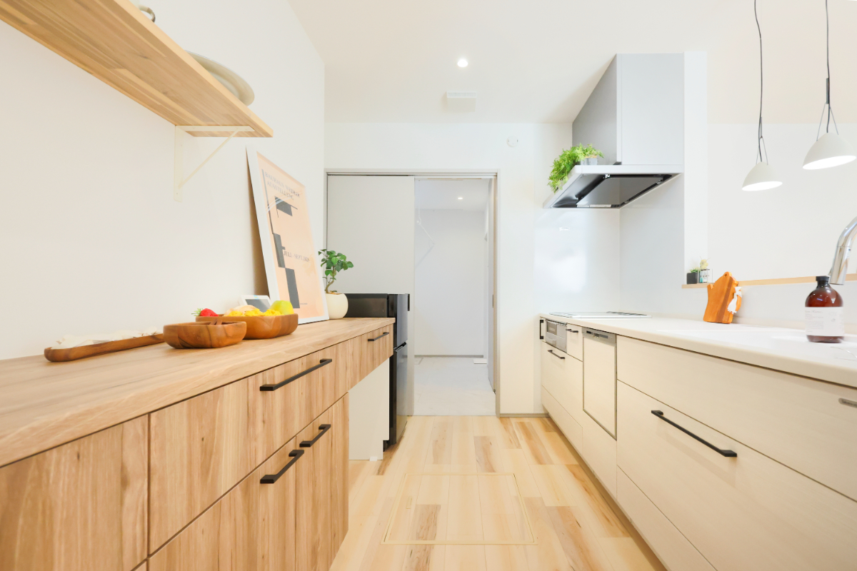 ■キッチン・食器棚
ナチュラルな木目柄で家事時間を楽しく♪