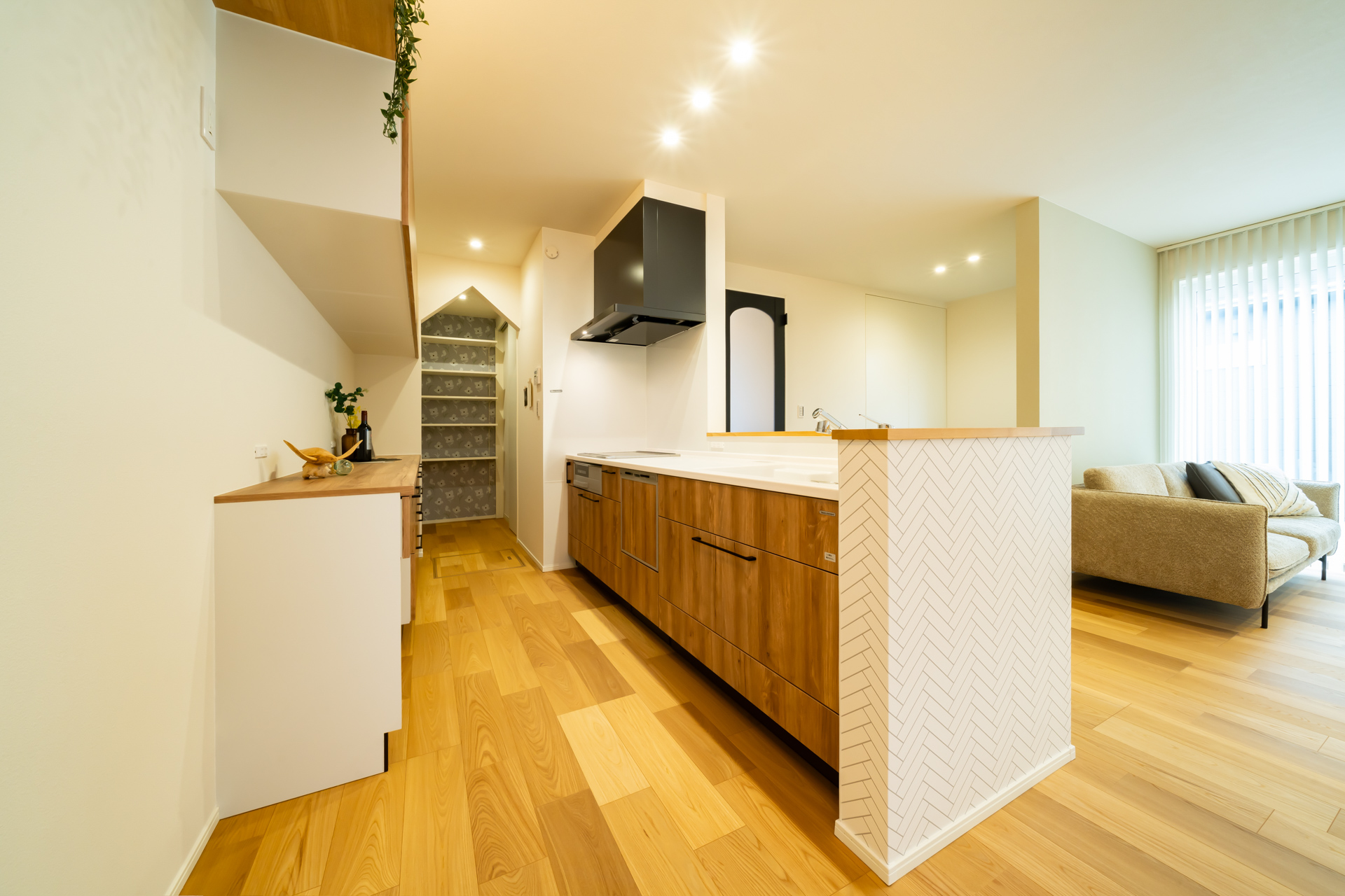 ■システムキッチン
キッチンで作業しながらお子様を見守れる安心設計