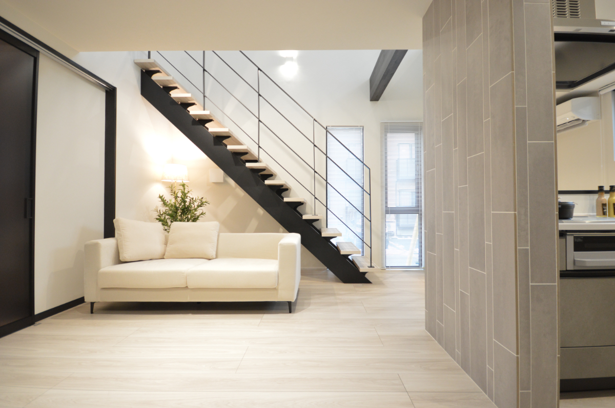 美しいラインが魅力のアイアン階段