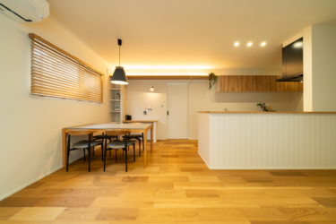 ■キッチン・ダイニング
キッチン腰壁のアクセントクロスが空間にすーっと馴染みます。