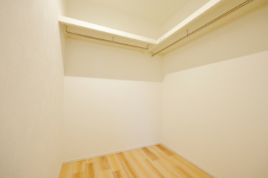 ■寝室の中にあるウォークインクローゼット