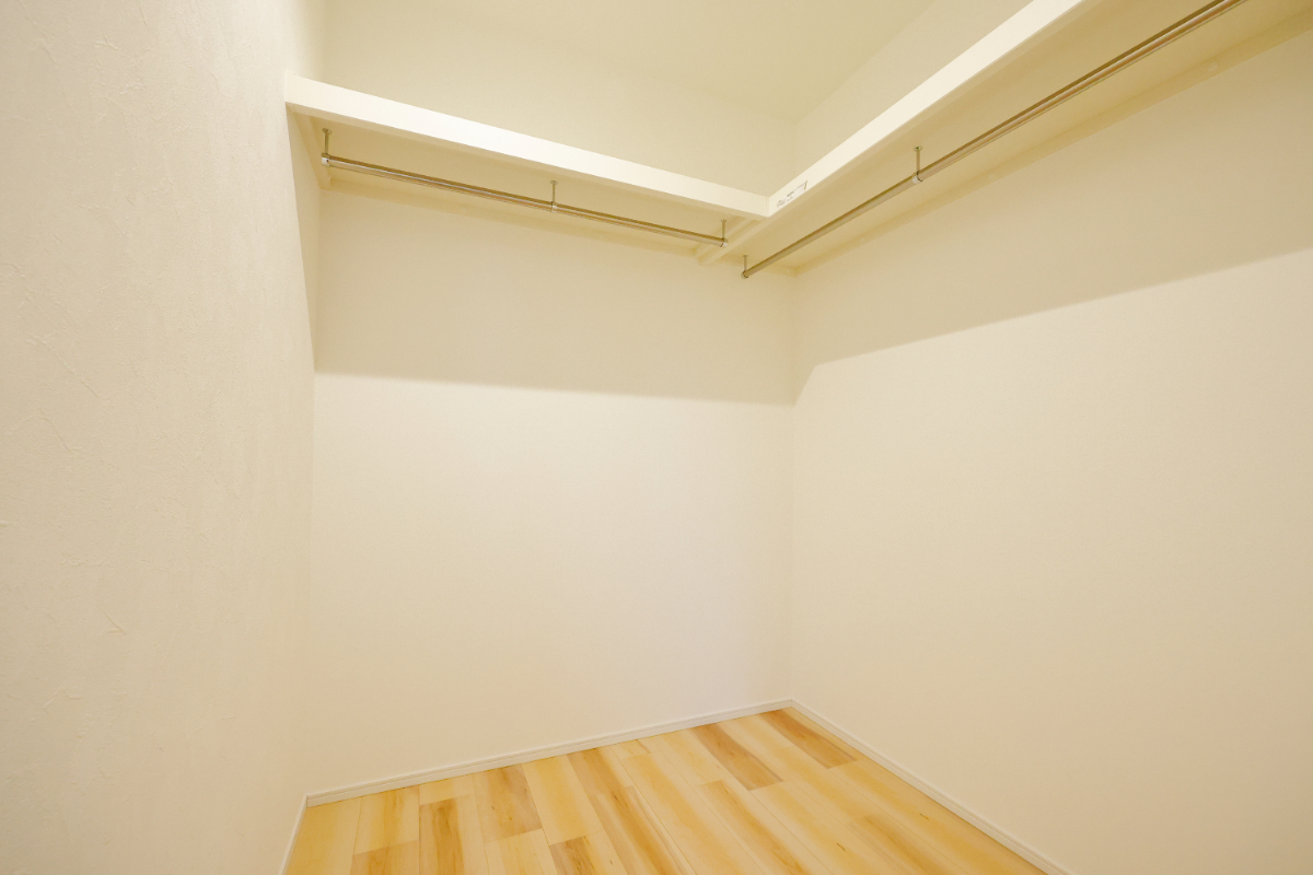 ■寝室の中にあるウォークインクローゼット