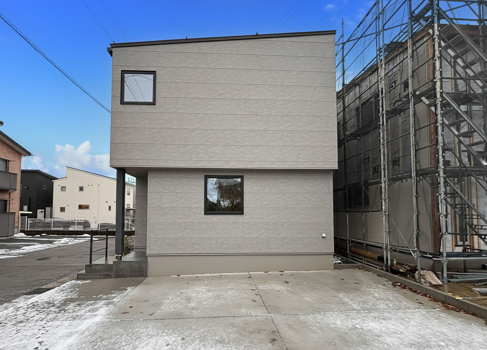 外観写真（正面）