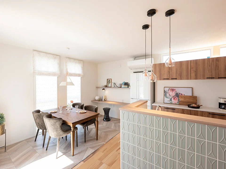 パントリー付きのキッチン