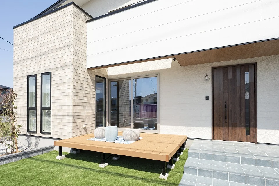 広めのウッドデッキ