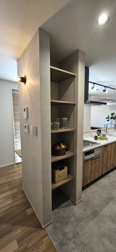 キッチン横のパントリー