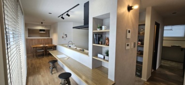 ■キッチンカウンター前の収納スペース