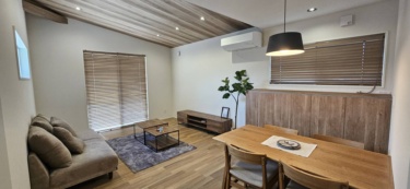 ■リビング・ダイニング２
キッチンはペニンシュラ型で左右どちらからでもアクセス可！