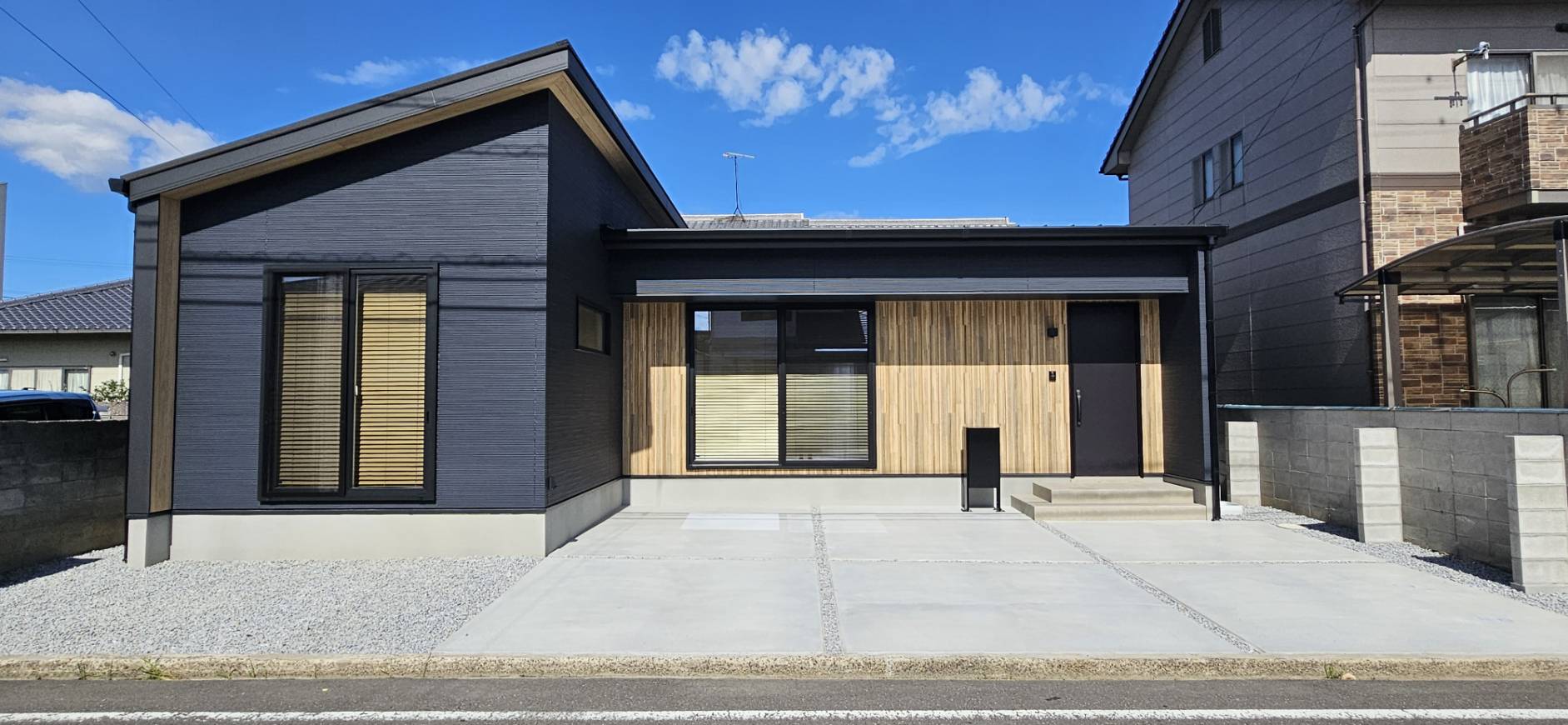 ■外観（正面）