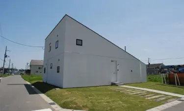 【001】 空のある家