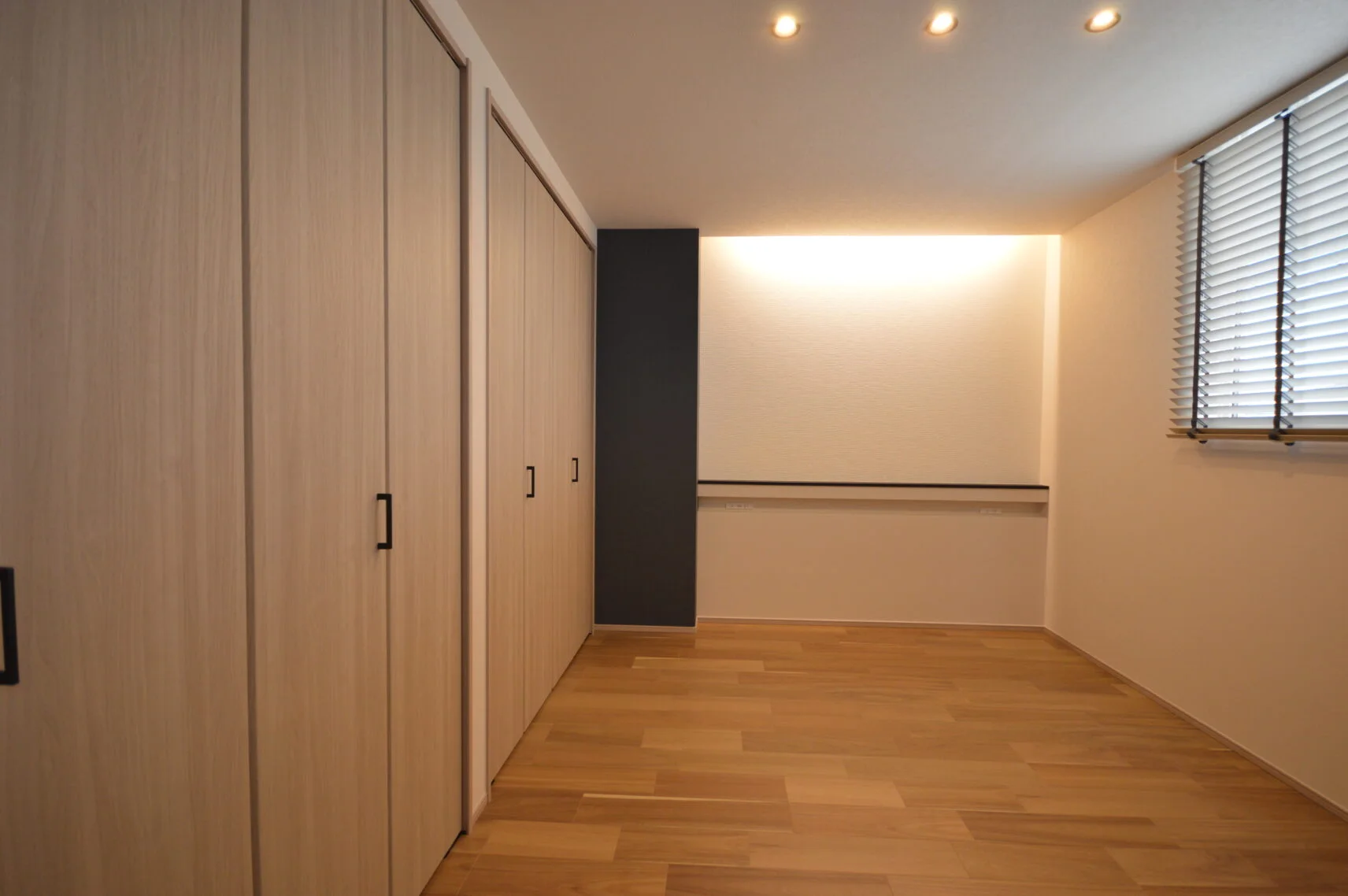 主寝室・・・ご夫婦で使いやすい、仕分けされたクローゼット